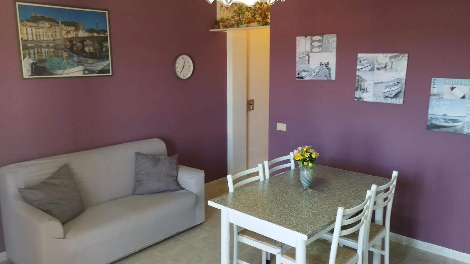 Luna Apartment- Fronte Mare La Caletta