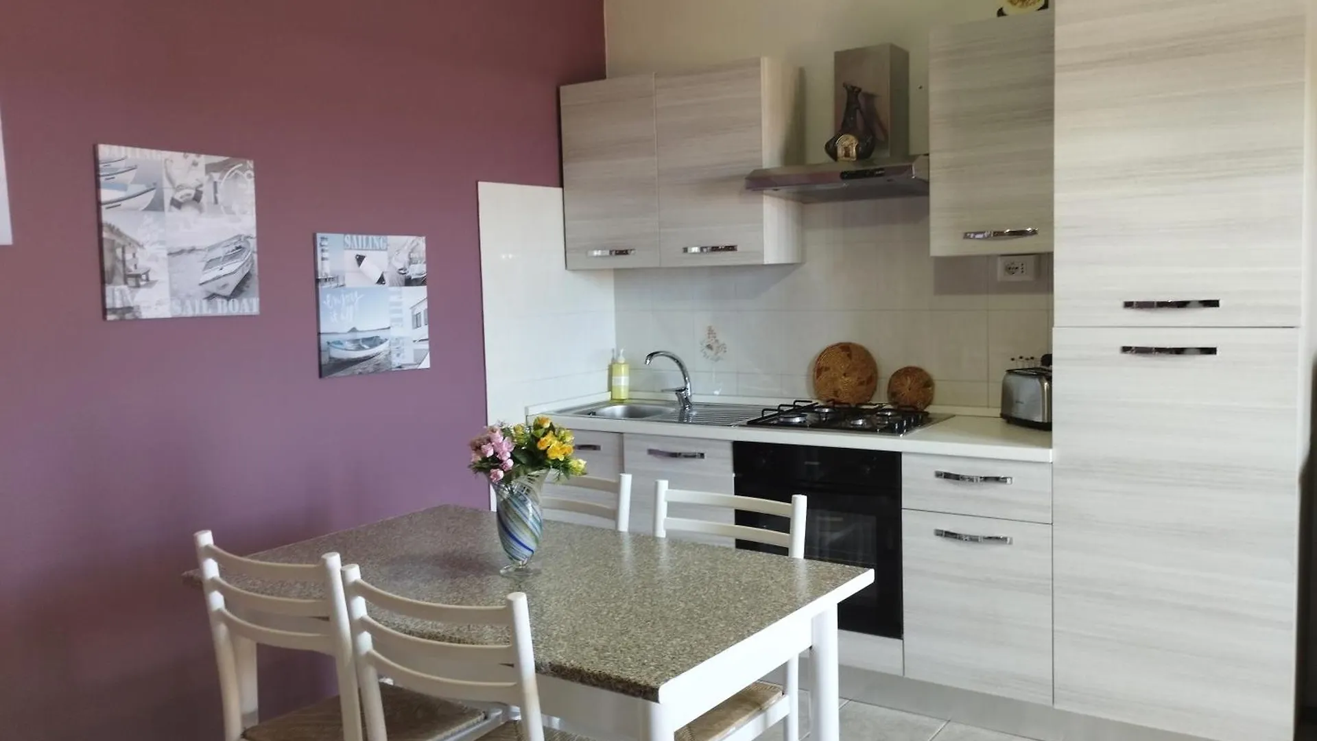 Luna Apartment- Fronte Mare La Caletta 0*,  Italië